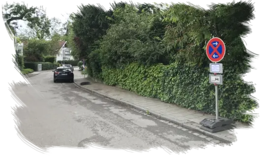 Halteverbotsschilder für den Rangierbereich eines Baustellenfahrzeugs